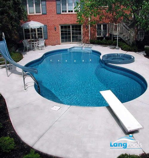 Fiberglass pool by Lang Pools